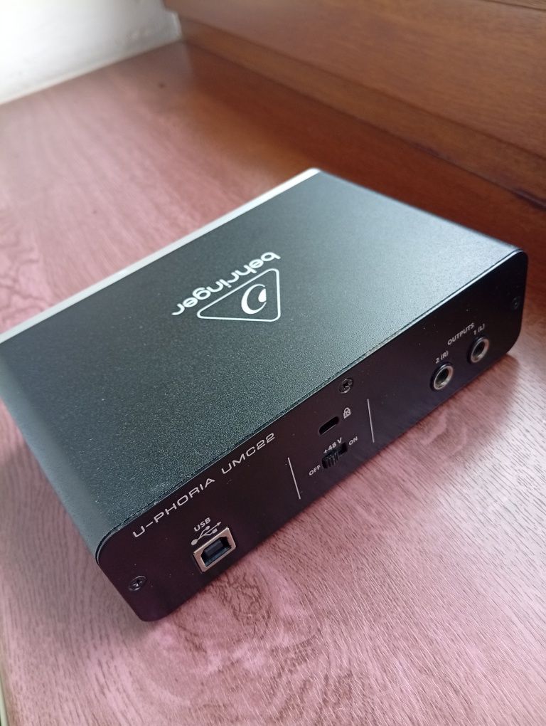 Behringer U-Phoria UMC 22 interfejs USB