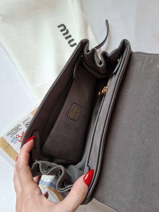 Torebka z naturalnego zamszu.