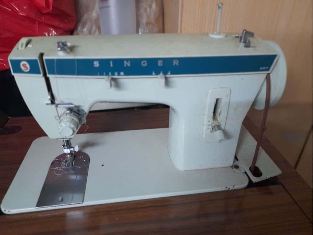 Máquina costura SINGER modelo 257