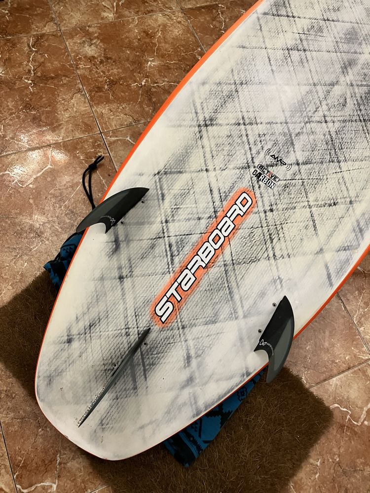 Prancha surf Starboard em carbono