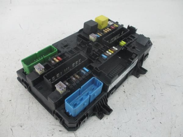 Caixa fusíveis / SAM / BSI OPEL Astra H Caravan (L35)