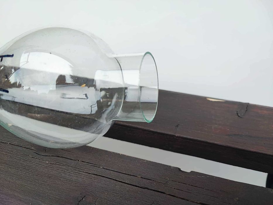 Stary klosz,kominek,śr.44 mm.wys.24,6 cm.sygnowany BELGICA D.F.