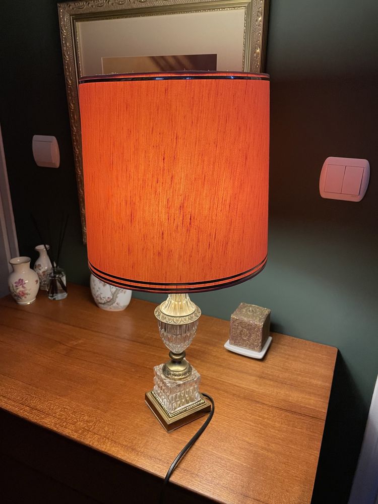 Lampa stołowa z kloszem
