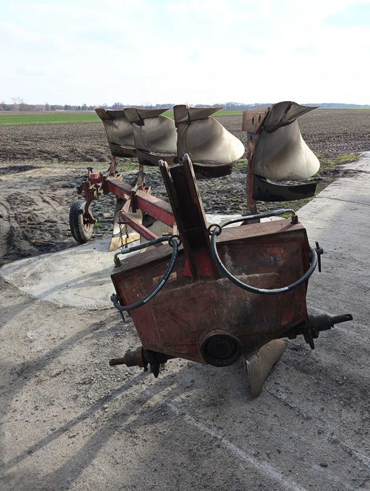 Pług 4 skibowy obrotowy
