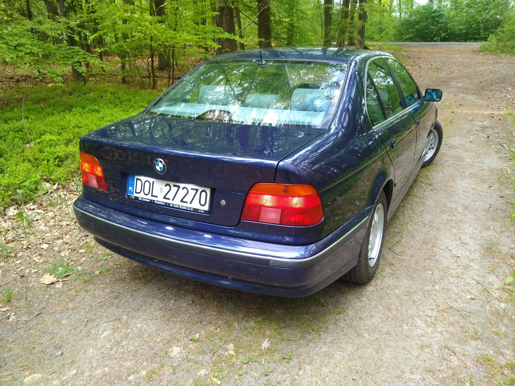 Ładne i utrzymane BMW 520i E39.