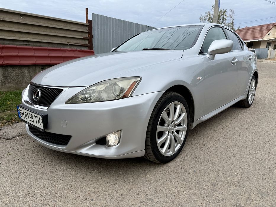 Продам Lexus Is 220d