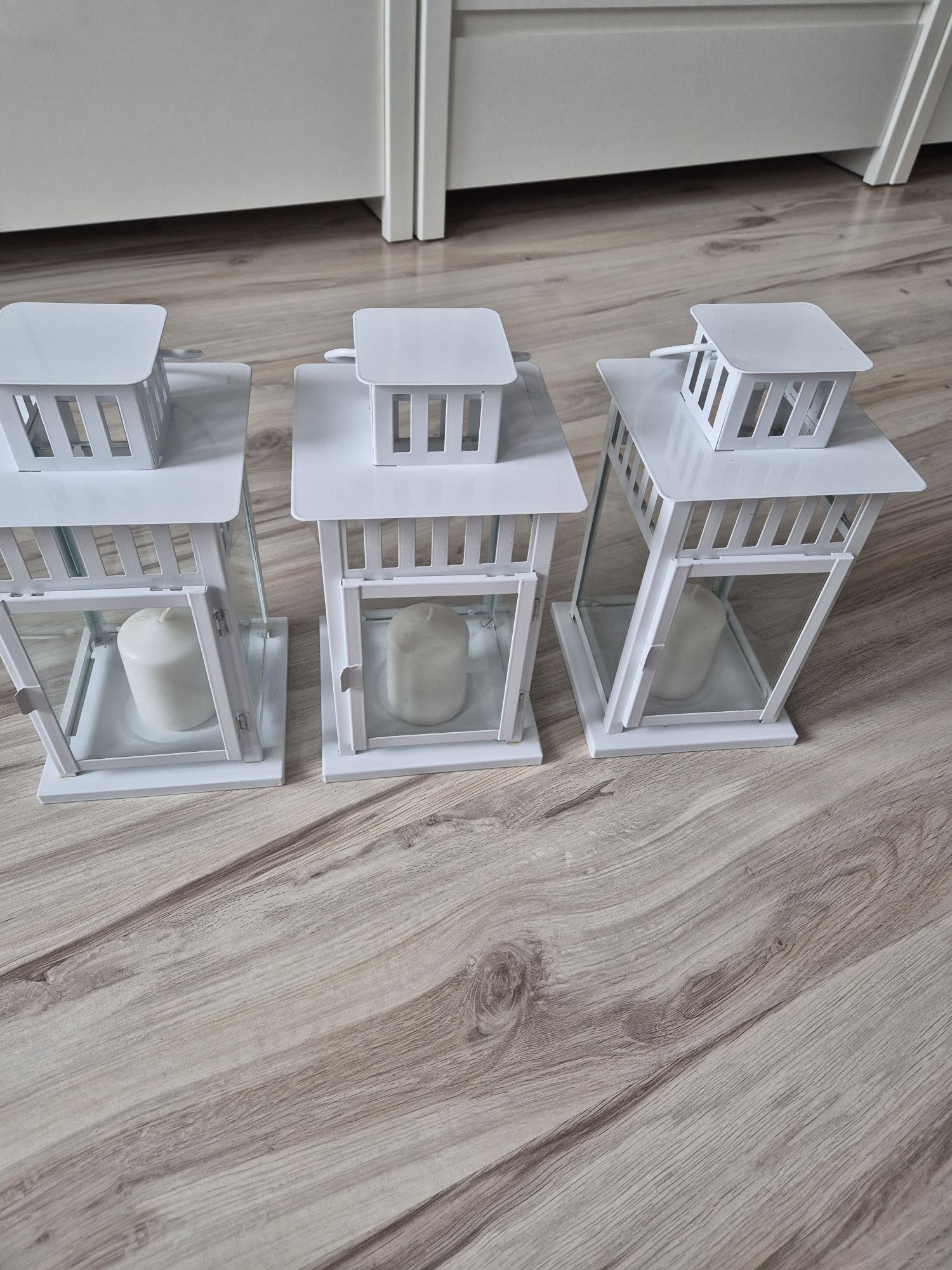 Białe lampiony IKEA