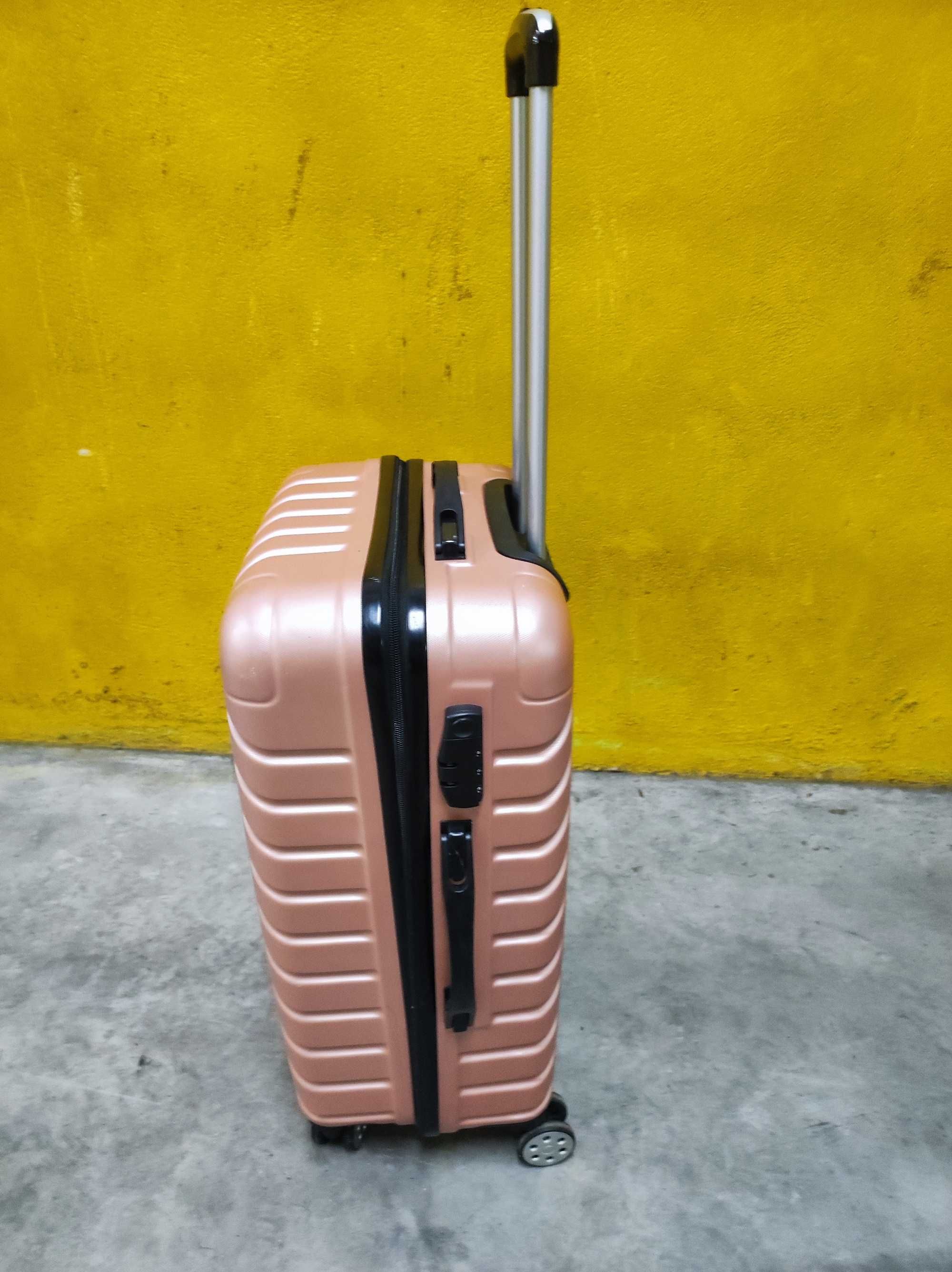 Mala de viagem semi nova
