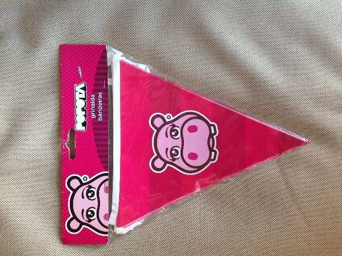 "POPOTA": 1 estojo + 1 esferográfica + 3 blocos + 1 grinalda p/ festas