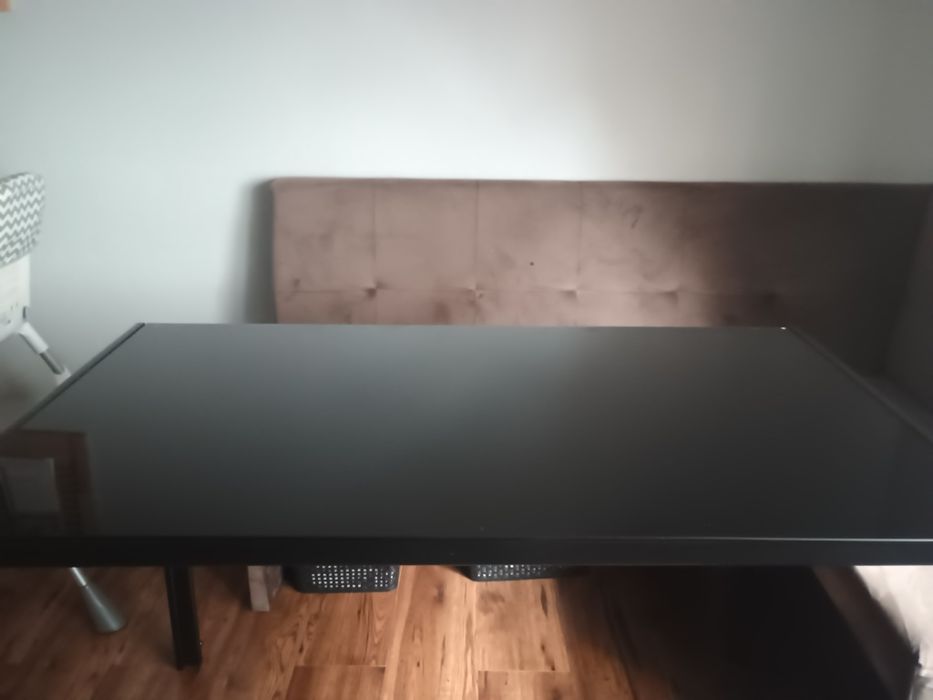 Stół szklany czarny