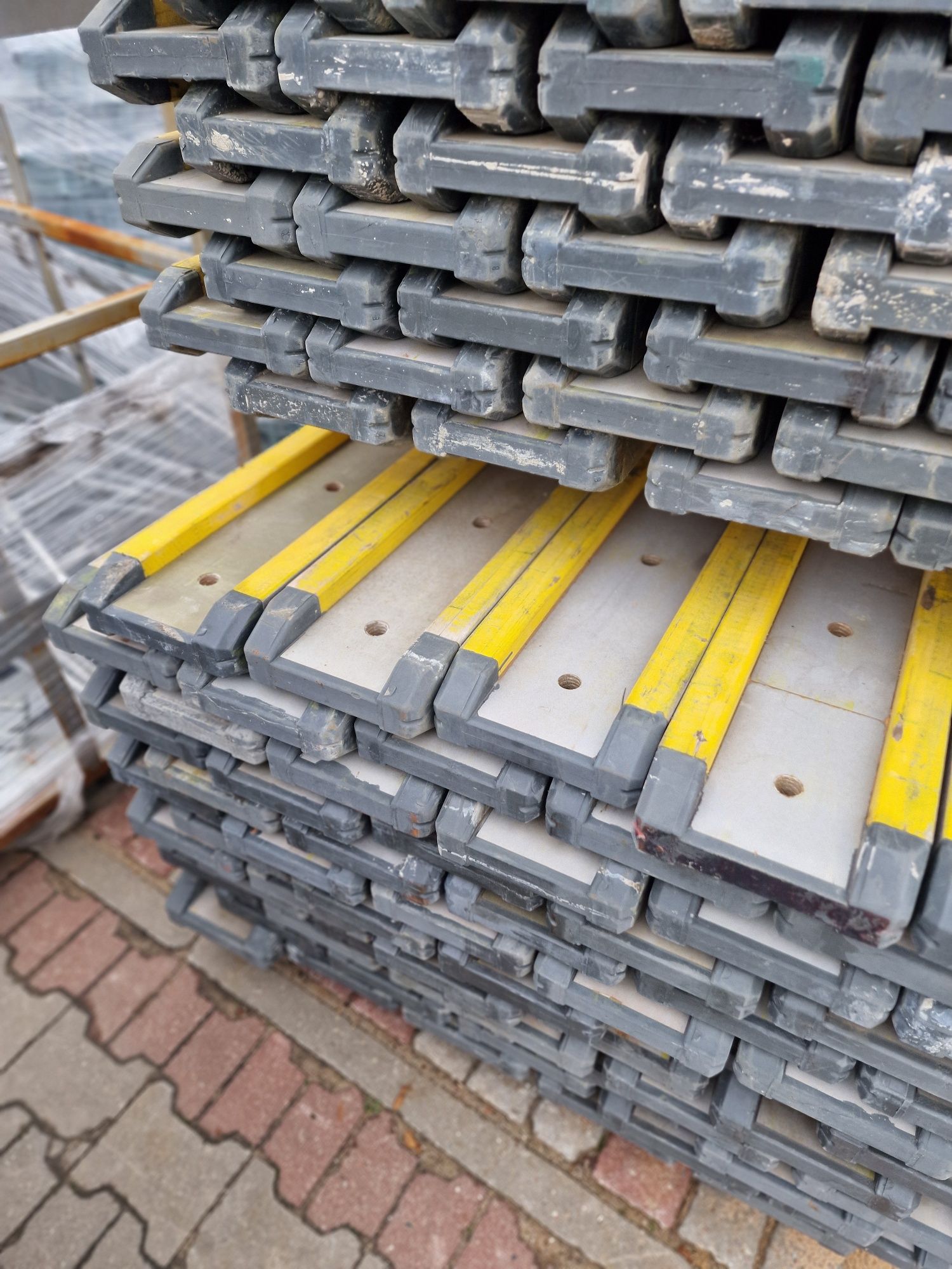 Dźwigary h20 Doka Itec szalunki deskowanie