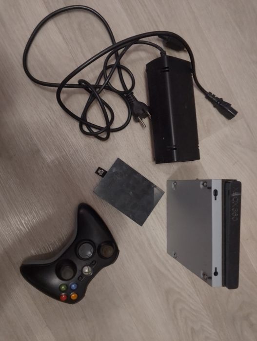 Комплектуючі до  ігрової приставки