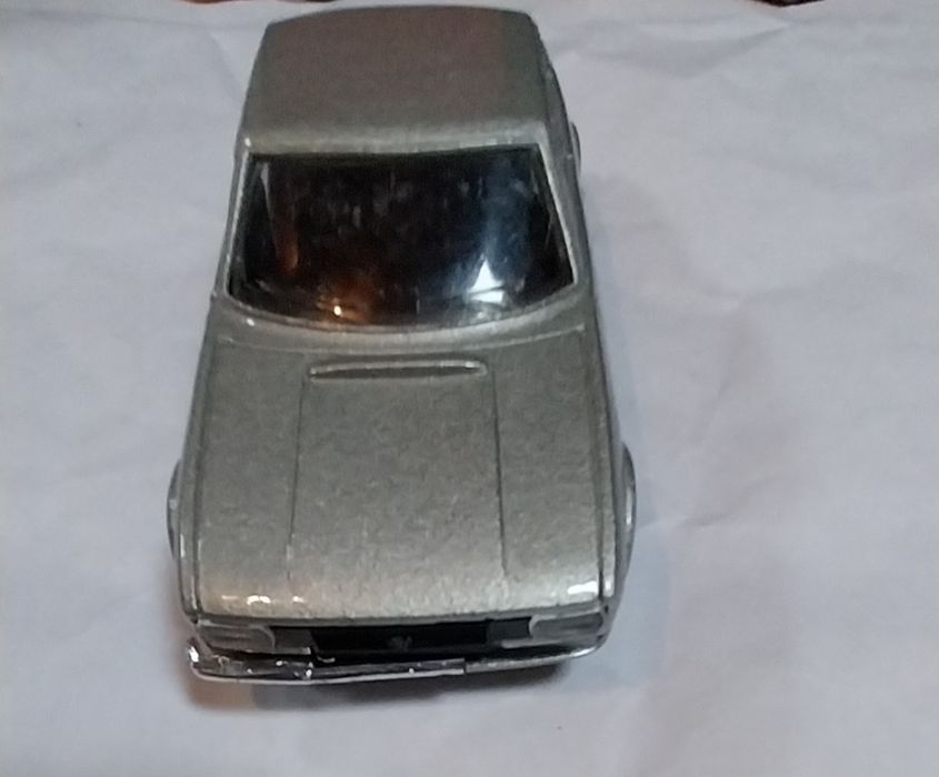 Miniatura da Solido Peugeot 504 em escala 1/43