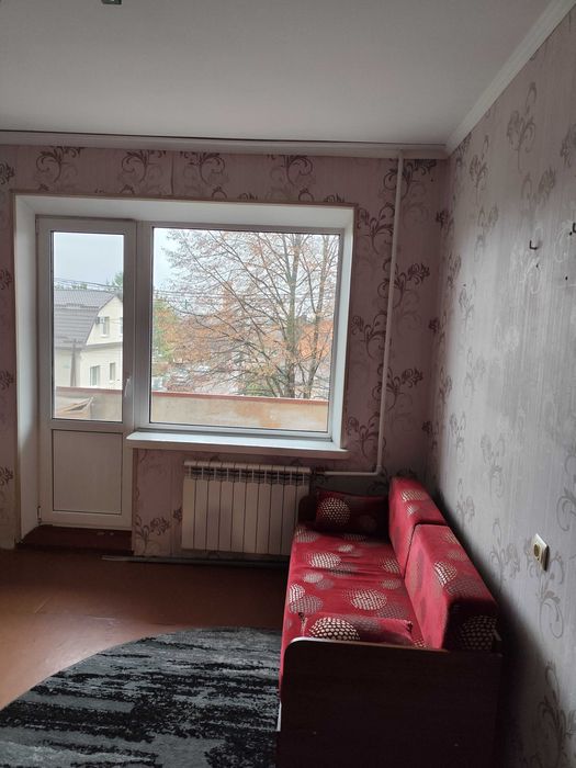 Продаж квартири на середньому поверсі