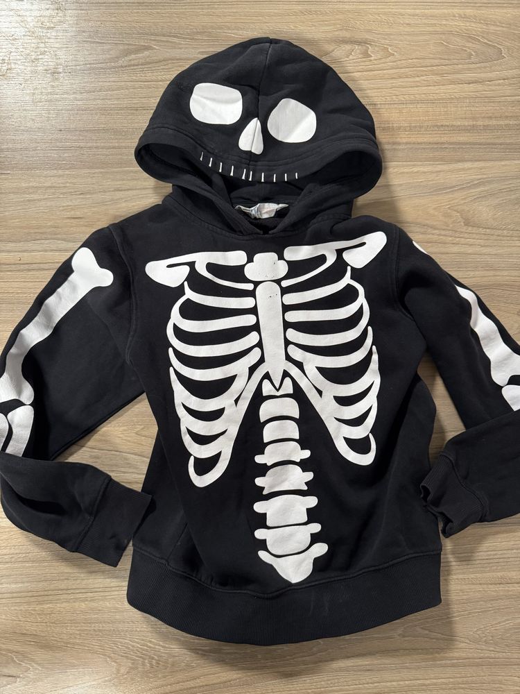 Czarna bluza z kapturem kościotrup szkieletowe nie tylko na halloween