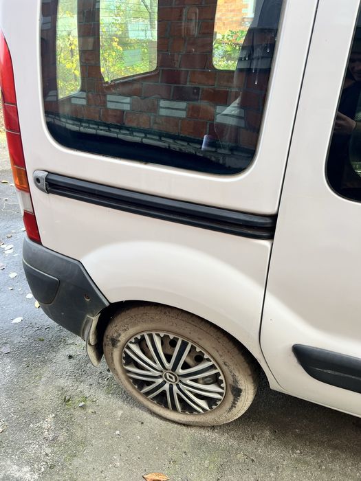 Рено кенго       .