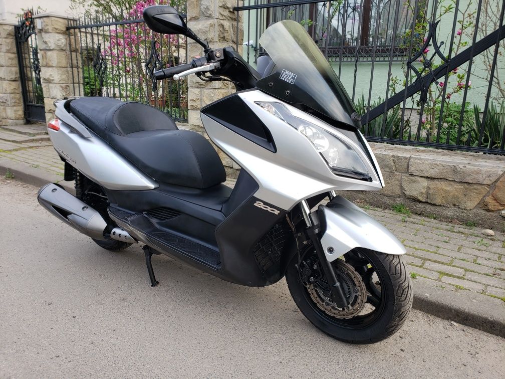 Скутер Kymco Downtown 200i