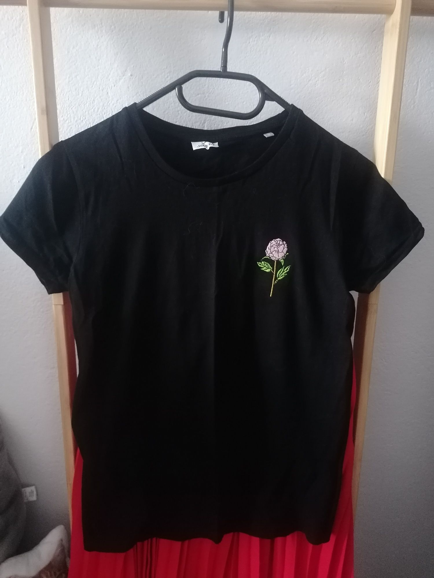 Sanah koszulka T-shirt haftowana piwonia No Sory Królowa Dram