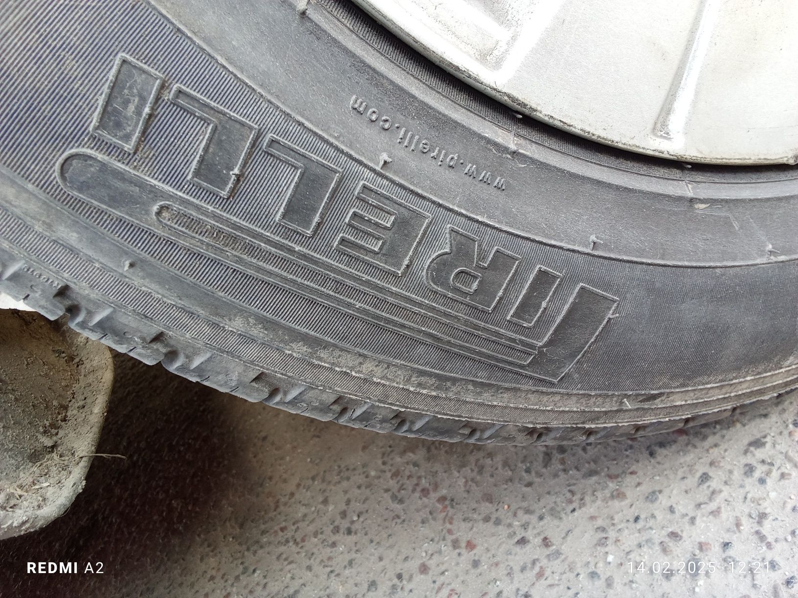 Pirelli Scorpion 235/65/19  M+S всесезонная. Остаток -6 мм.