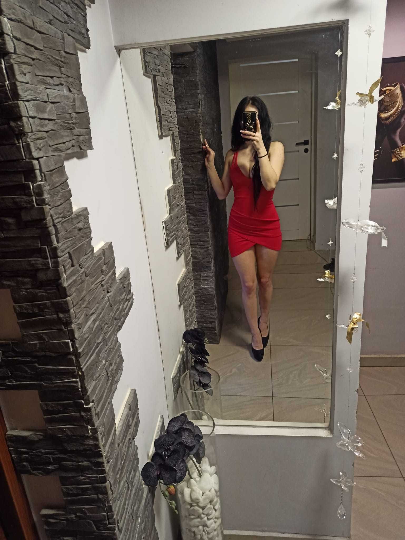 Sukienka mini asymetryczna PrettyLittleThing XS czerwona