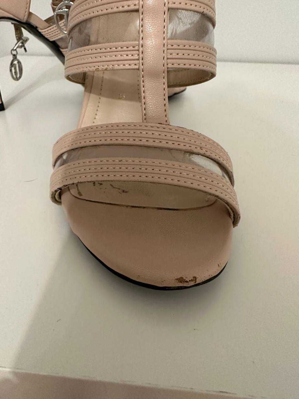 Trussardi Jeans Szpilki, rozmiar 35
