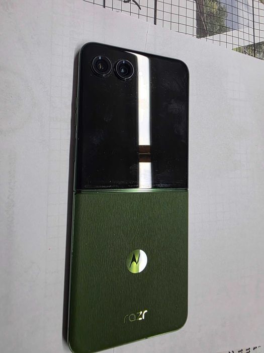 MOTOROLA Razr 50 Ultra
