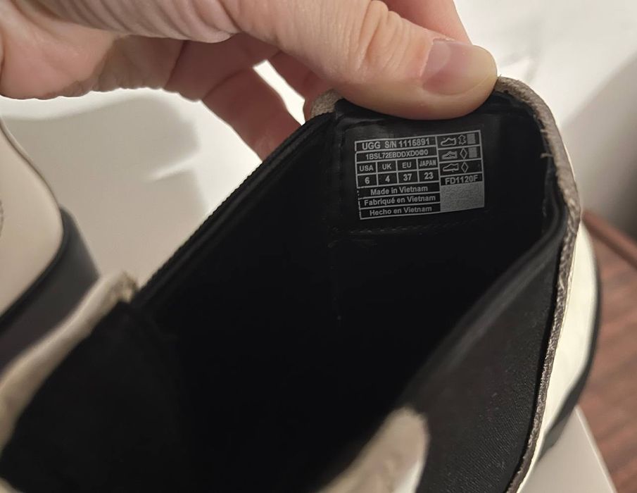 черевики челсі UGG Markstrum 36
Дуже зручна модель, відомий бренд,