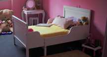 Cama de criança com colchão, semi-nova, em bom estado