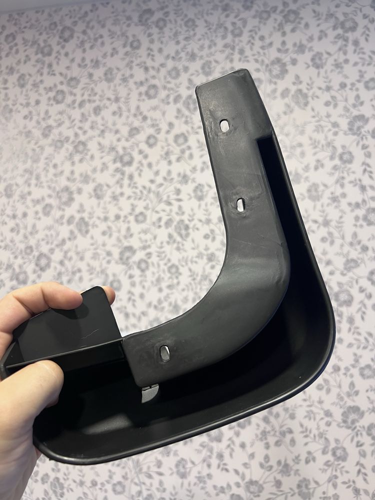 Брызговик передний  Honda civic 4D
