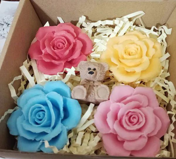 Mini mydełka flowerbox 4 róże 3D i miś na prezent w pudełku