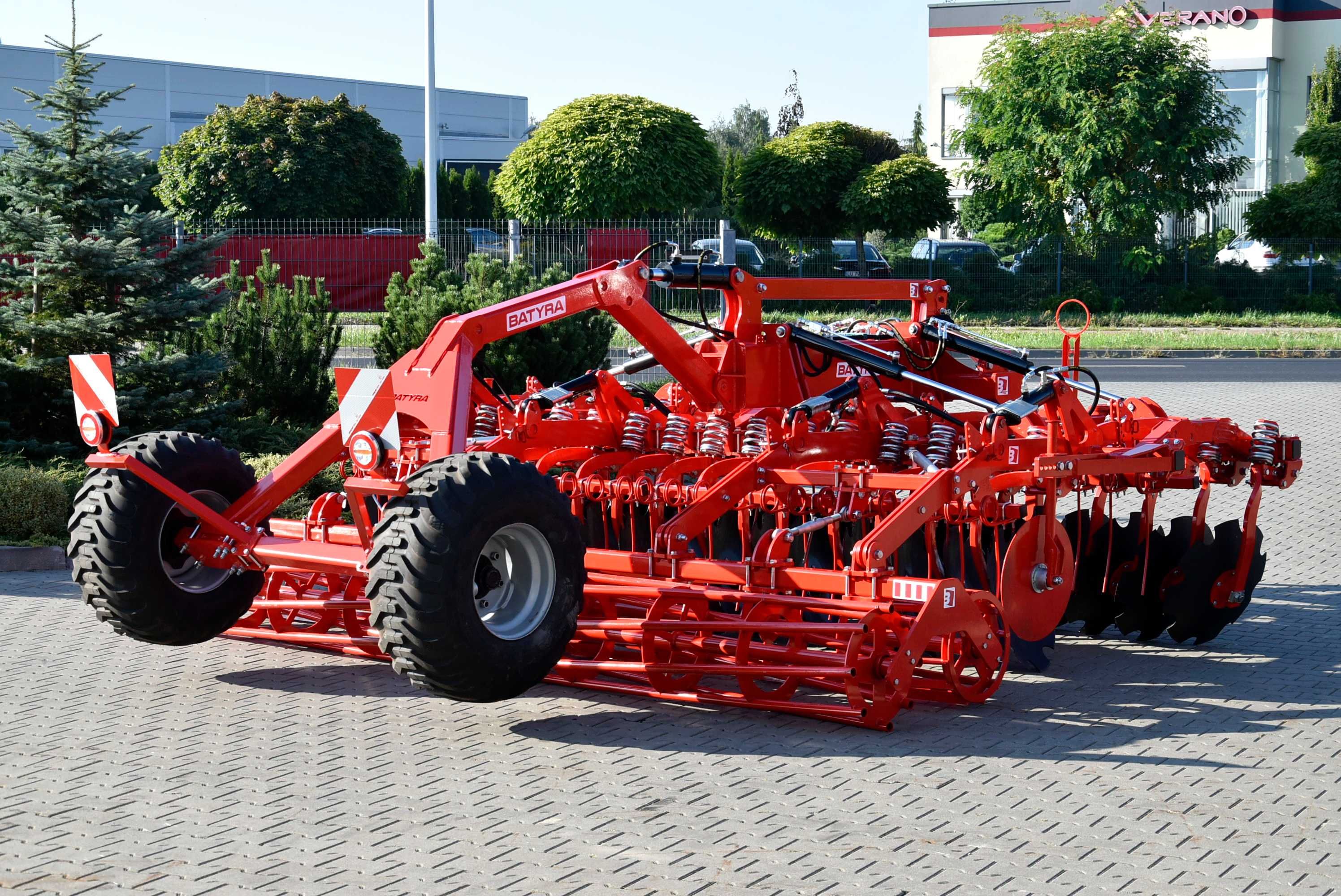 Brona talerzowa TOPDISC hydraulicznie składana BATYRA Maszyny Rolnicze