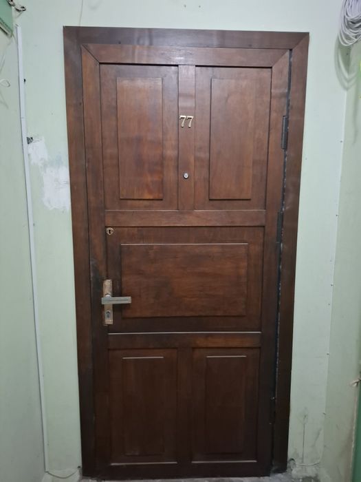 Вхідні двері в гарному стані