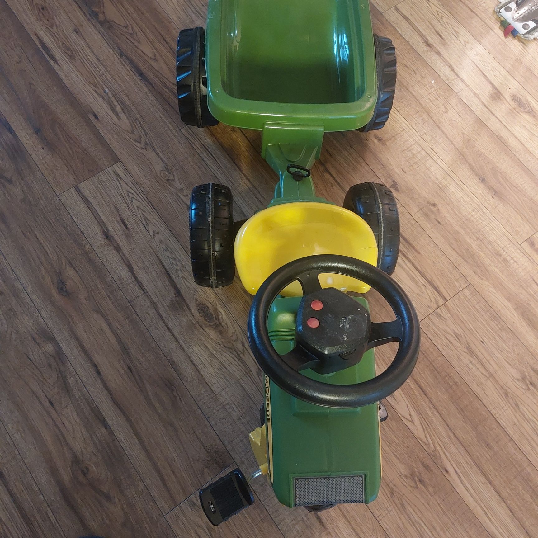 Traktor john deere na pedały dla dzieci