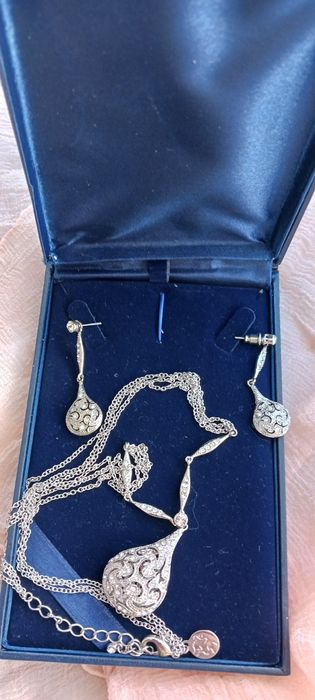 Conjunto Swarovski colar e brincos, 30€