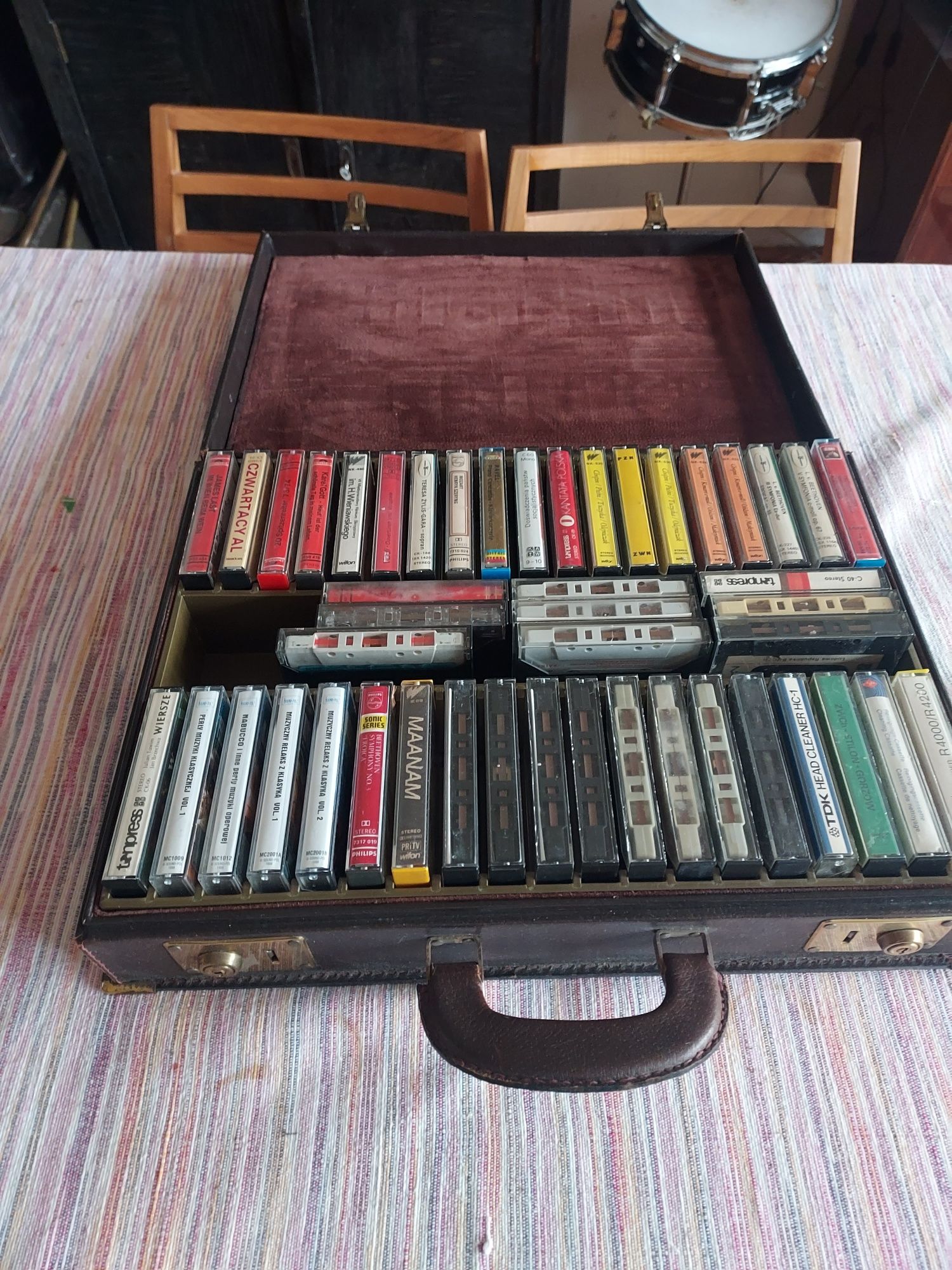 kasety magnetofonowe / walizka