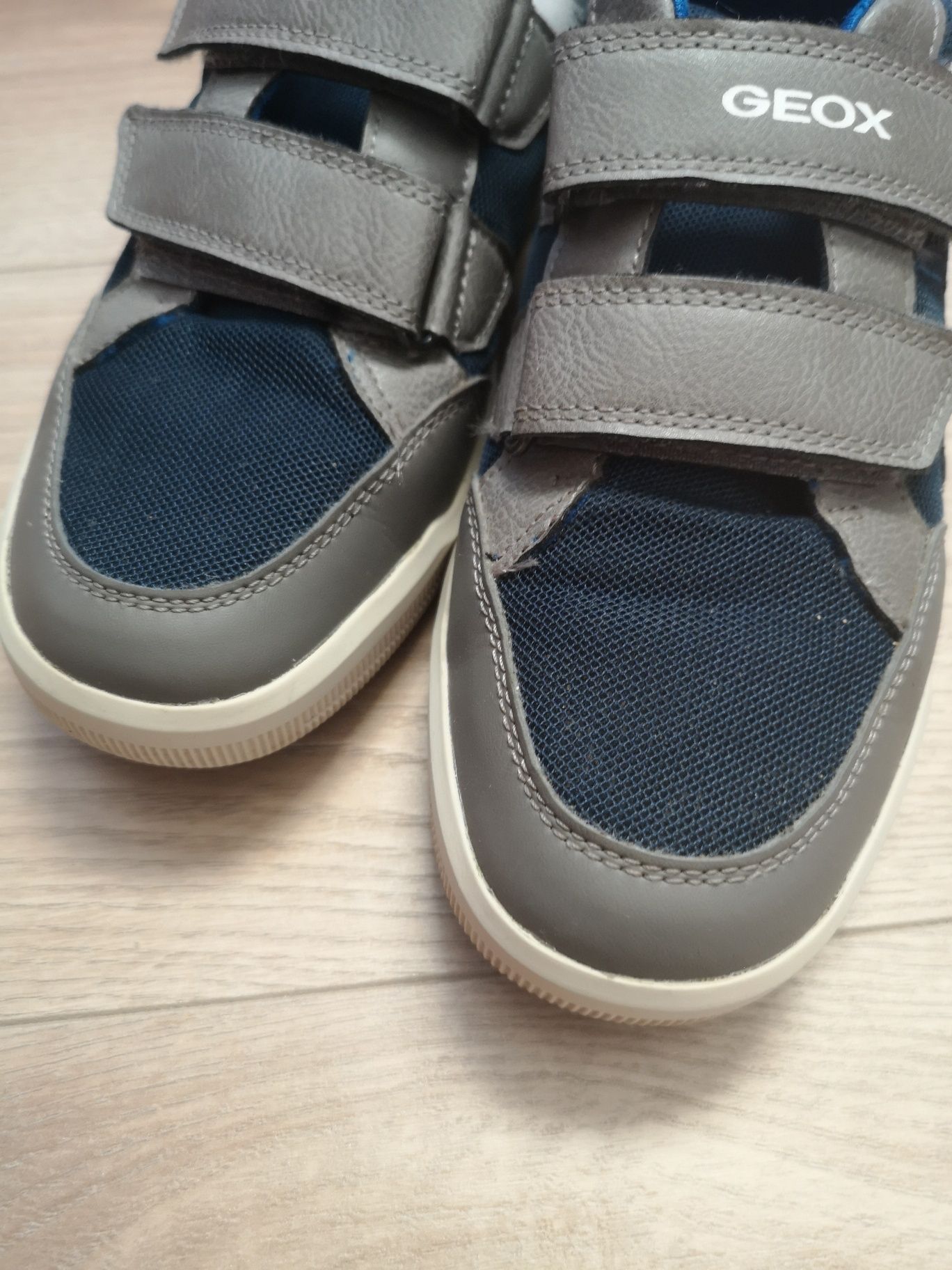 Buty chłopięce na rzep Geox r 37 świetnie utrzymane