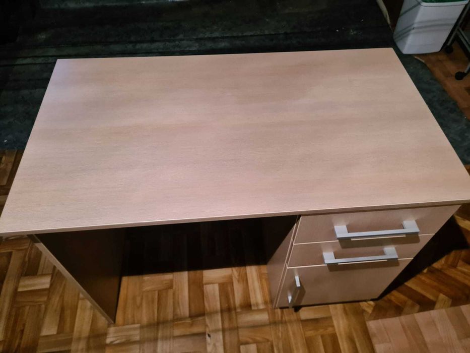 Biurko z szufladami i szafką