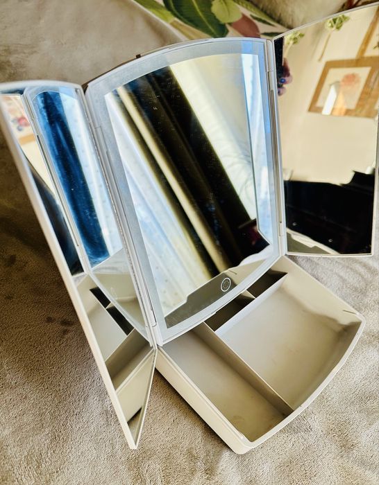 Espelho dobrável com Led e organizador de maquilhagem