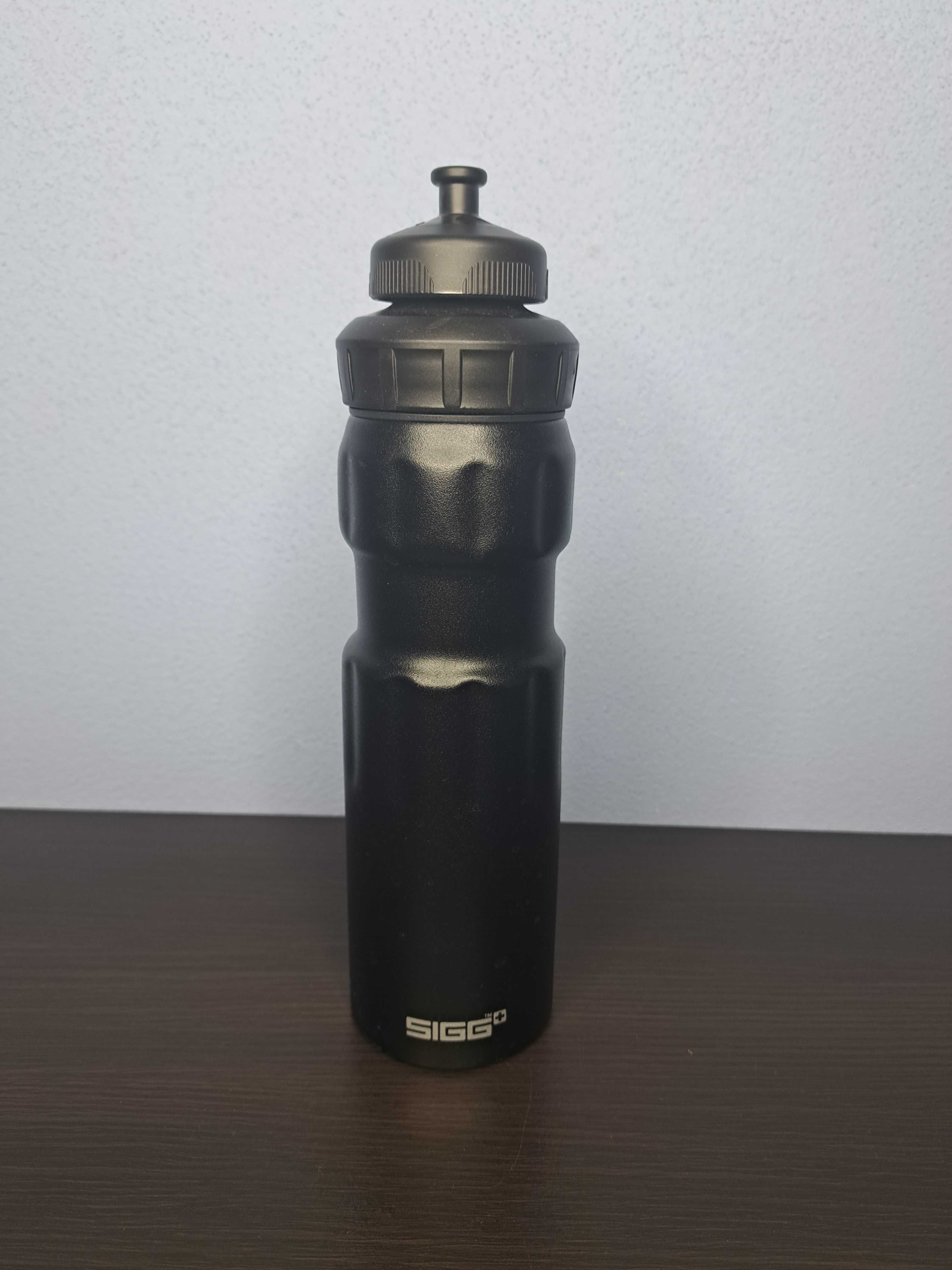 Bidony Bidon Butelki Butelka Sigg WMB Sports 700 ml Black Touch swiss