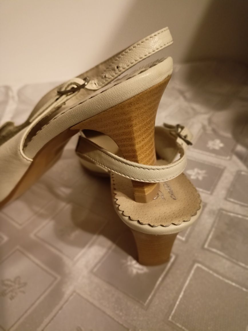 Buty letnie z  bardzo miękkiej skóry 37 r