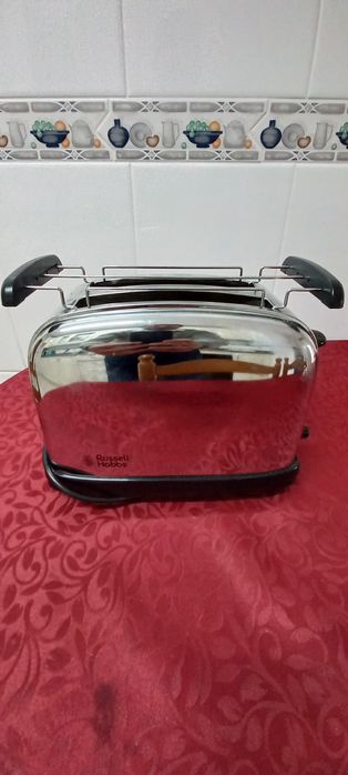 Torradeira Russell Hobb + relógio de parede