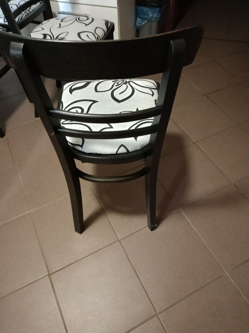 Obniżka! Krzesła gięte po renowacji.