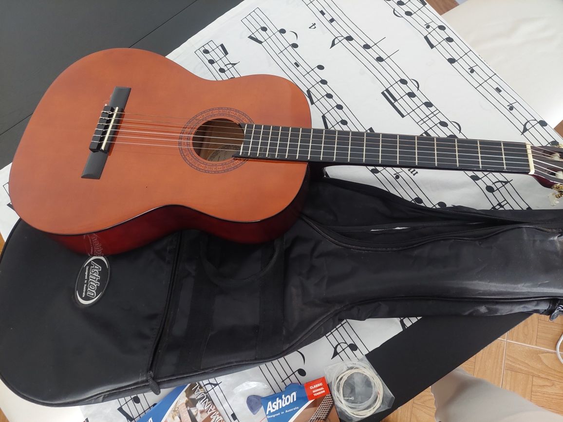 Guitarra Classica 4/4 Ashton NOVA