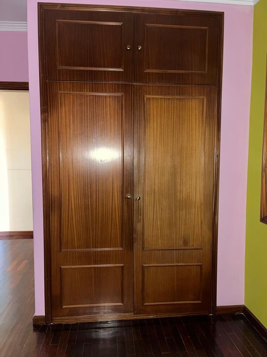 Frente de roupeiro em folheado c/ modulo de gavetas, sujeito a oferta