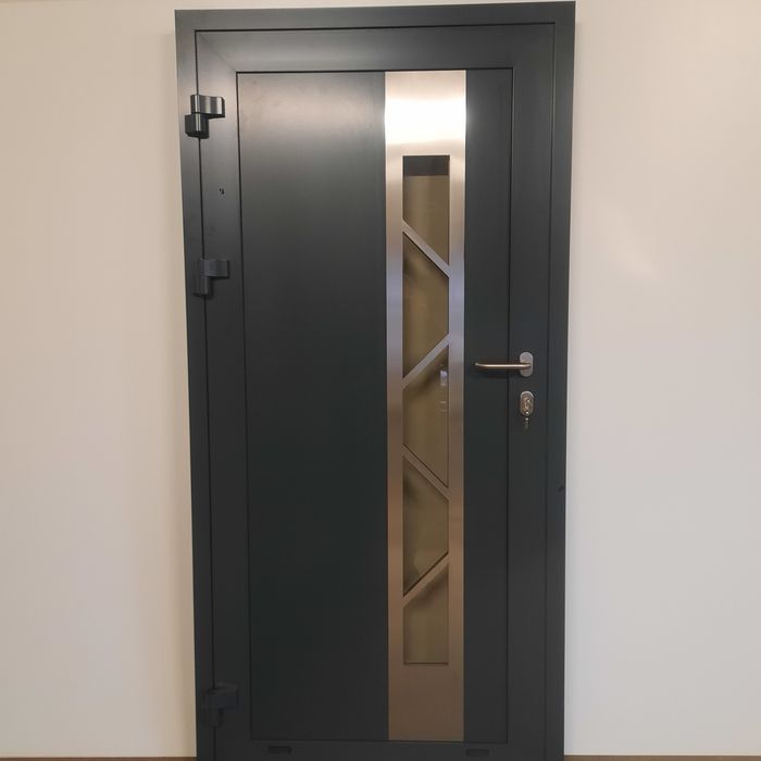 Drzwi wewnętrzne zewnętrzne aluminiowe drewniane