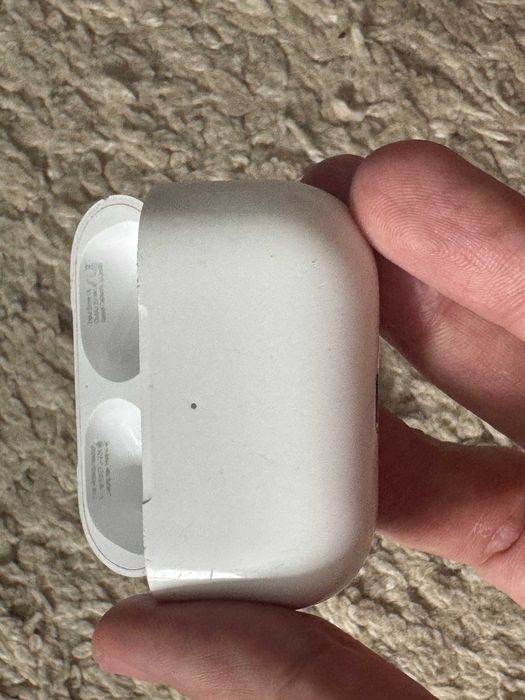 Кейс для наушников Apple Airpods