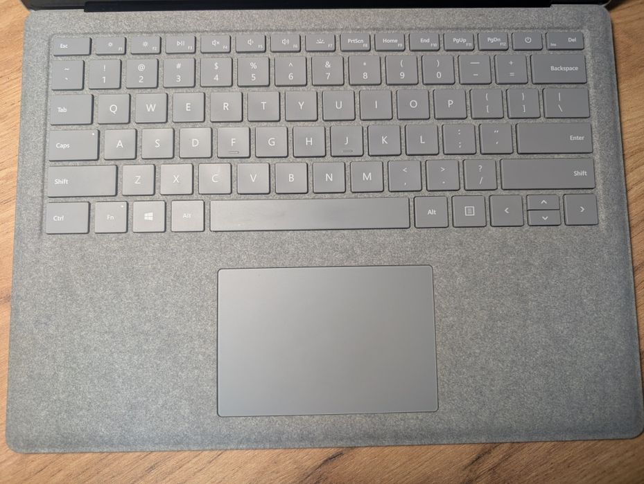Ультрабук Microsoft Surface Laptop 1769 б/в гарний стан