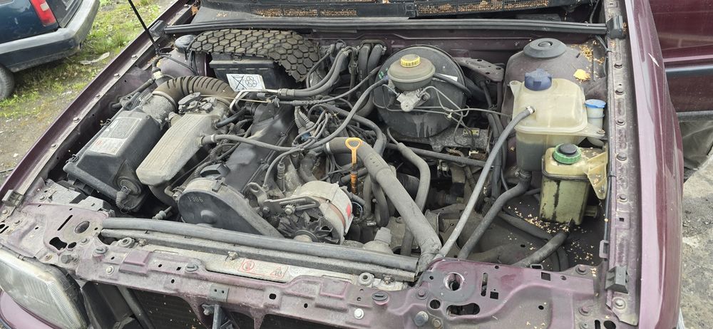 Drzwi zderzak maska klapa LZ3N   Audi 80 B4  silnik 1,6 części