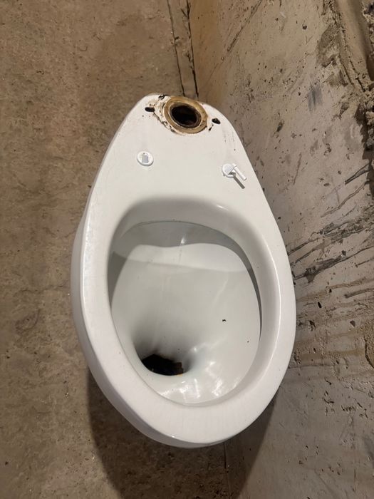 Продам потужний унітаз для будівельників/для дачі,і т.д.і т.п.