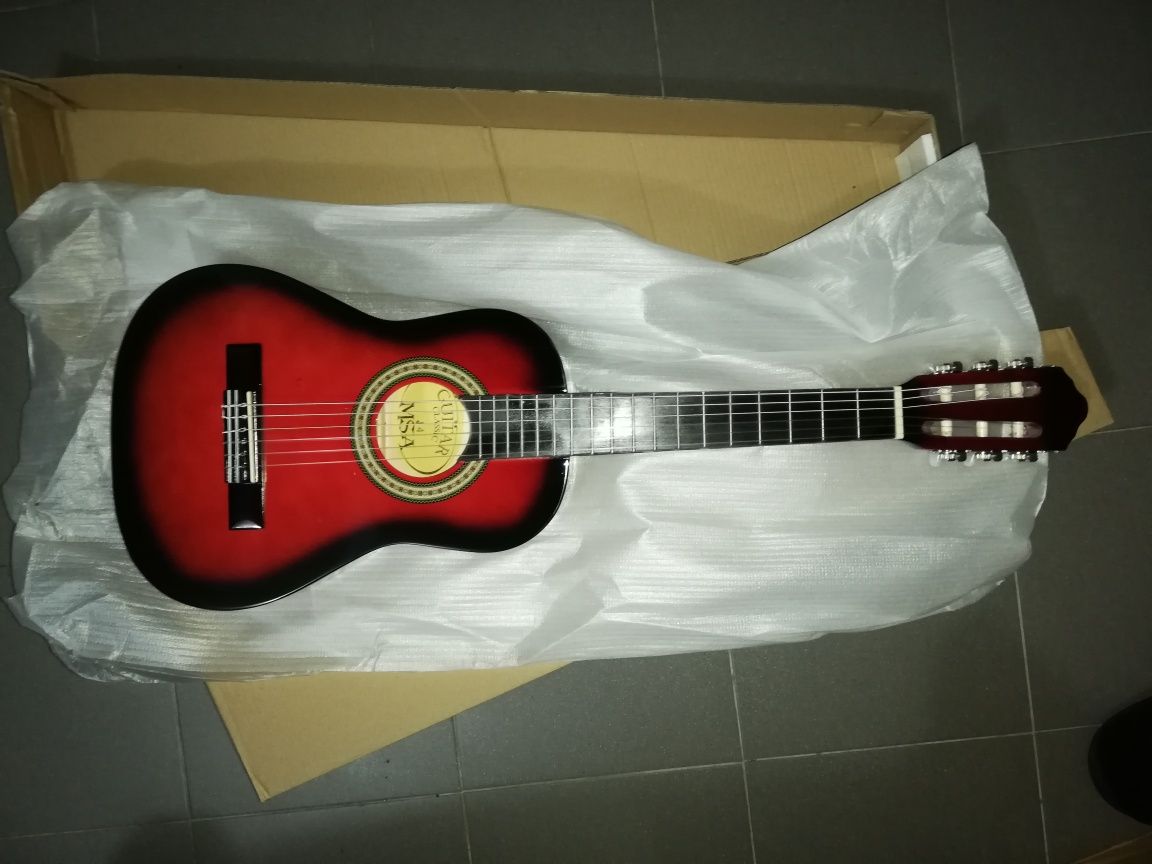Guitarra clássica 1/2 vermelha e set